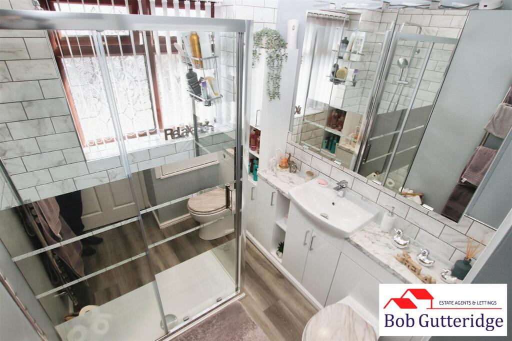 SHOWER ROOM/WC