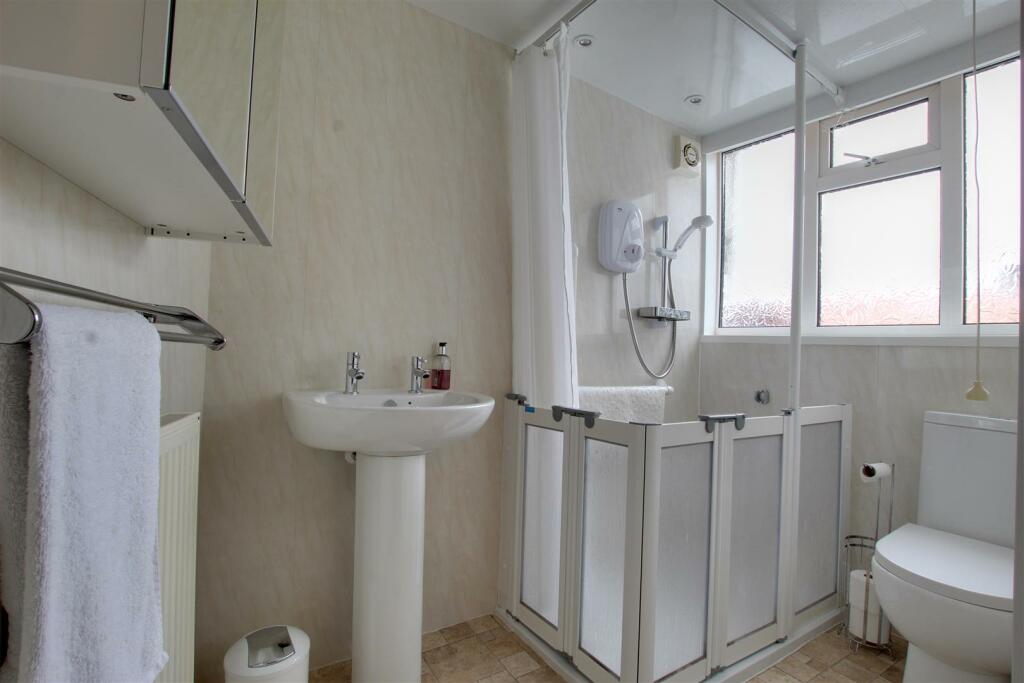 SHOWER ROOM/WC