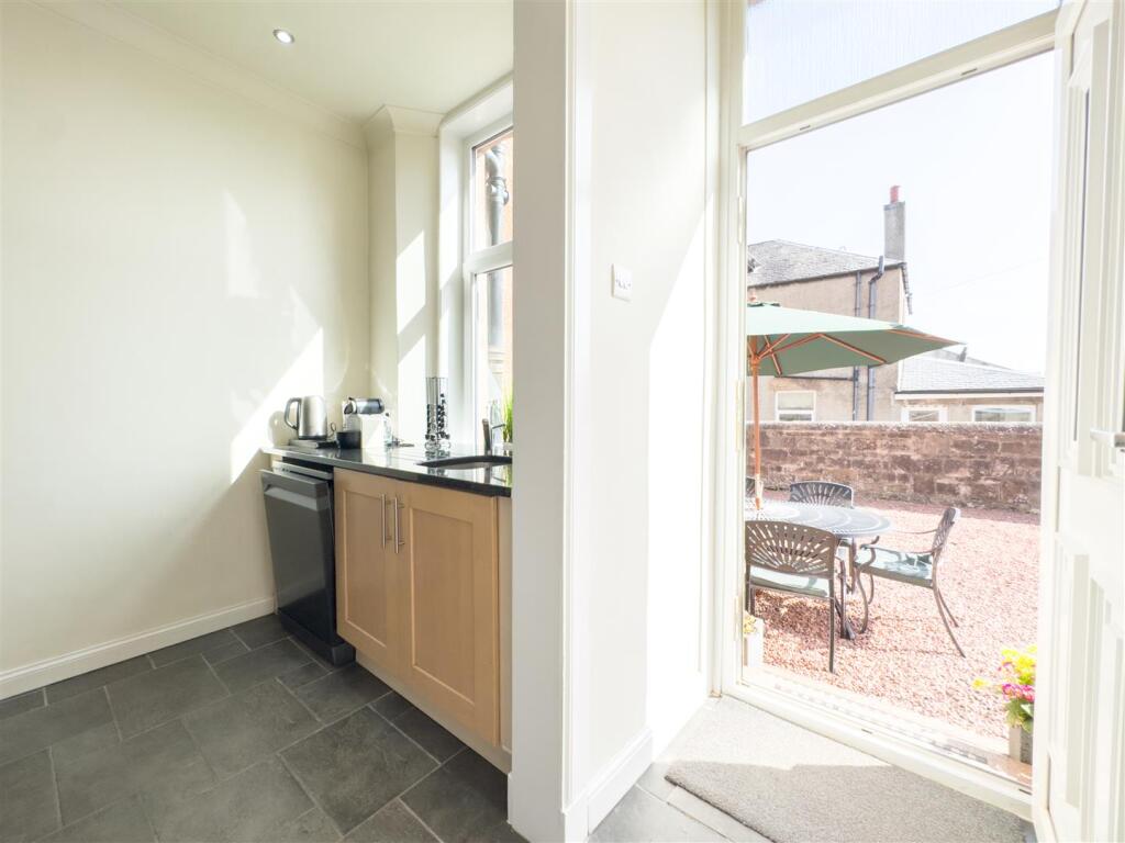Kitchen/Rear
