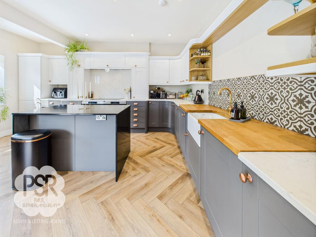 Flowing Kitchen Diner Space