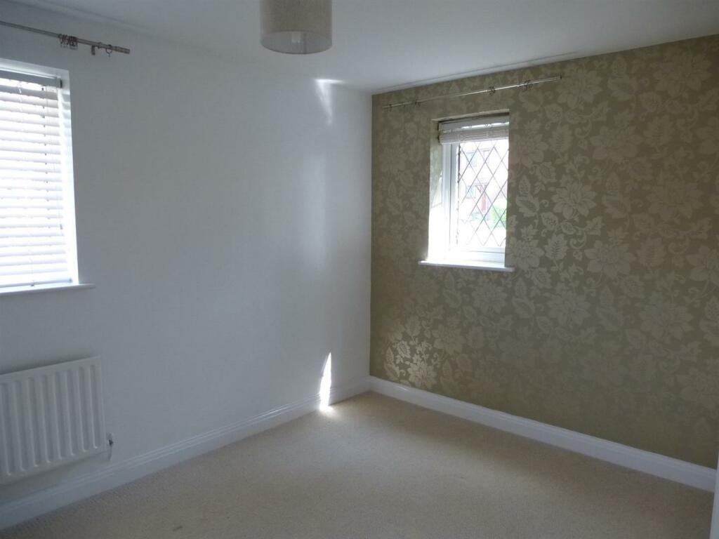 29 Mill Close bed 1.jpg