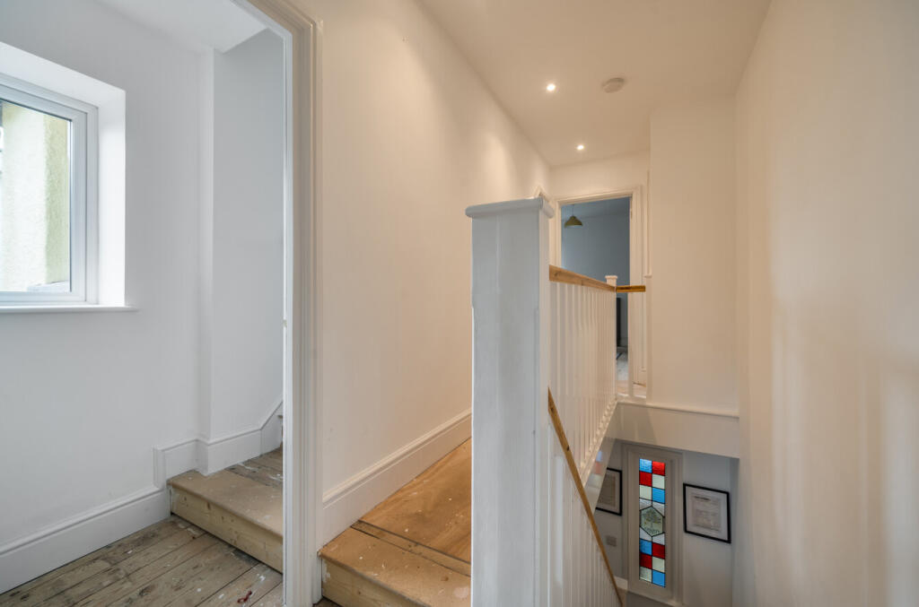 1370929-12-68f8c6...