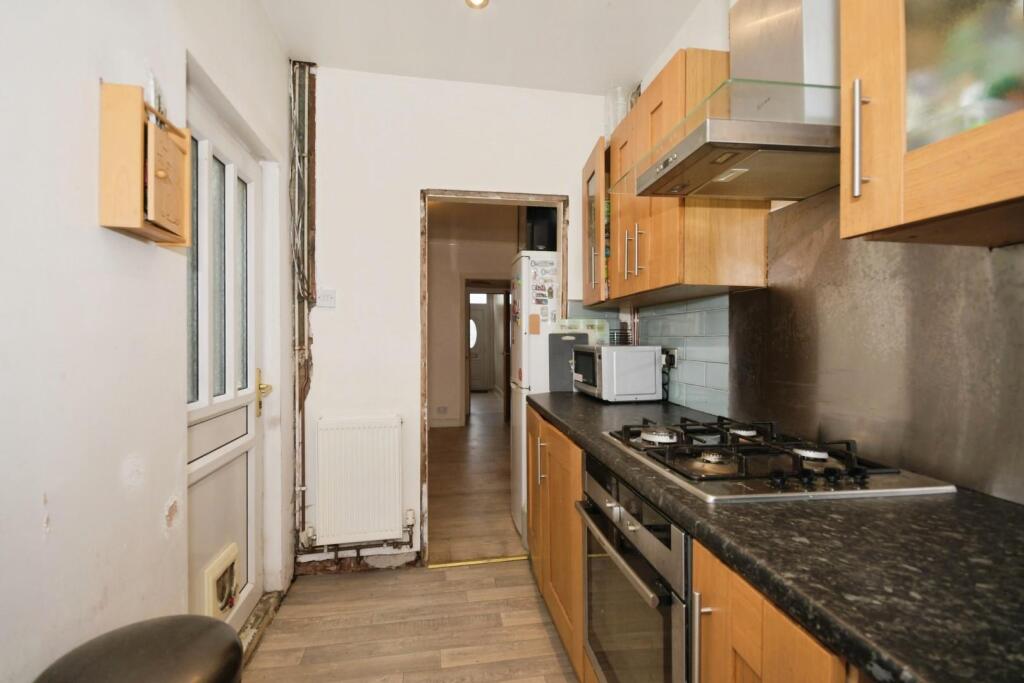 KITCHEN 02.jpg