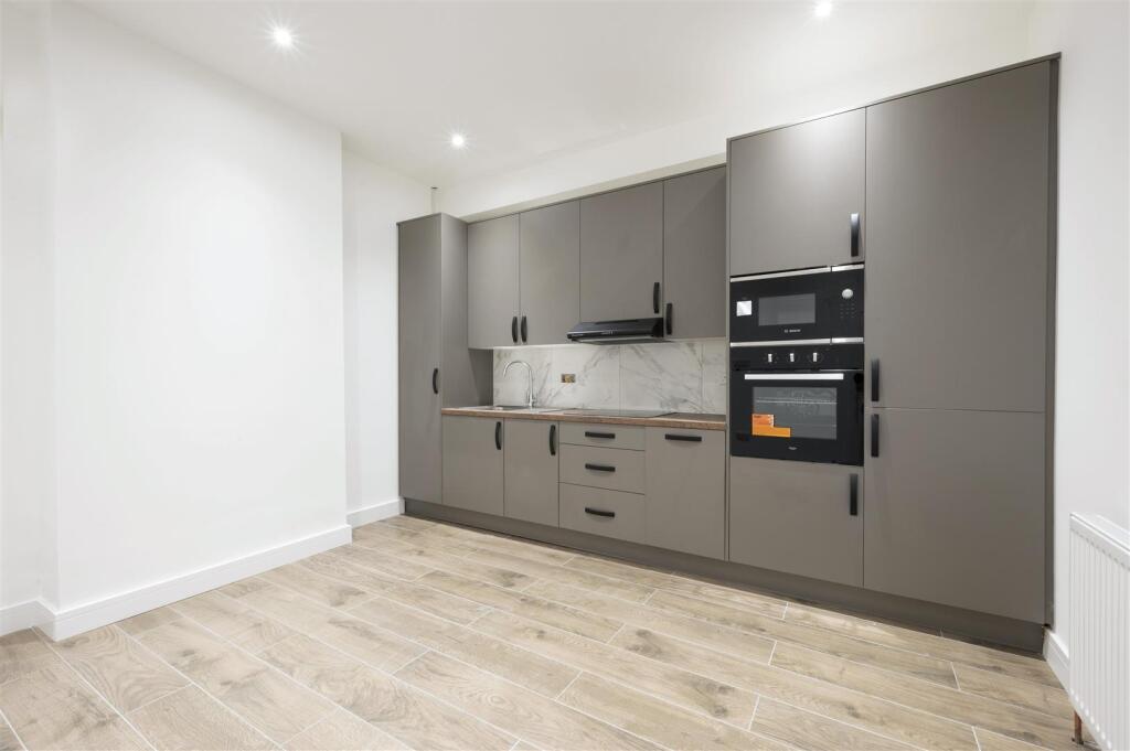 Flat 2, 80 Durham Road,2.jpg