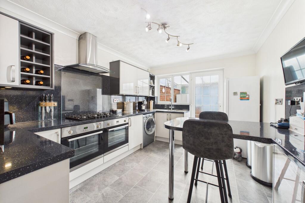 Kitchen / Breakfast Room