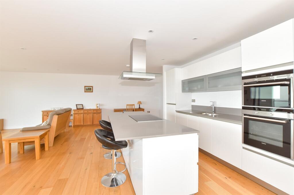 Kitchen / Living Room