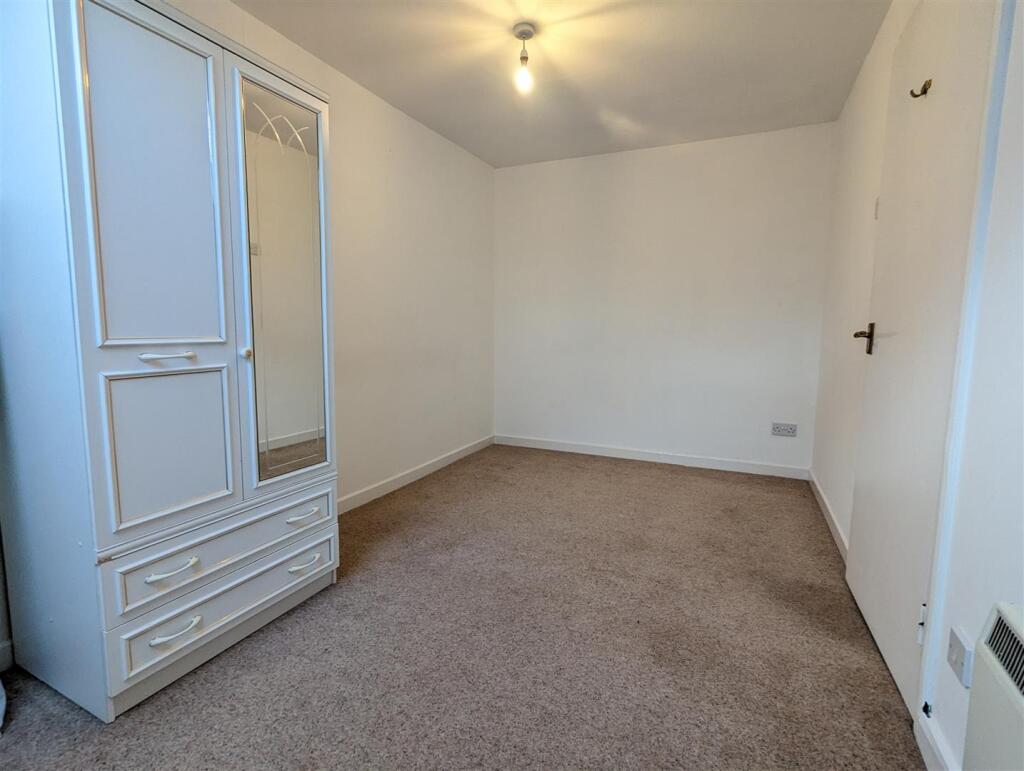 Bedroom. Flat 7 Charnwood House Wilton Road, SP2 7