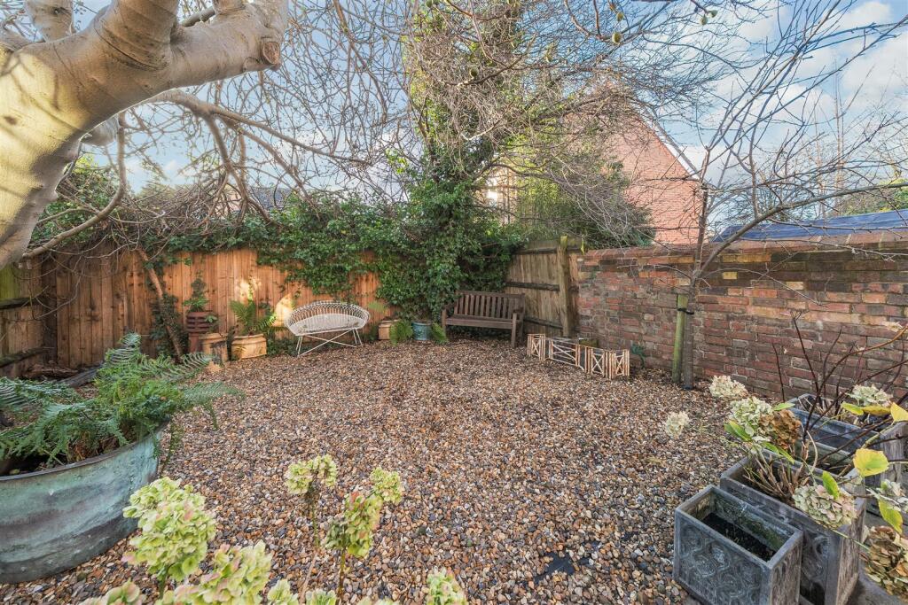 garden winter h.jpg