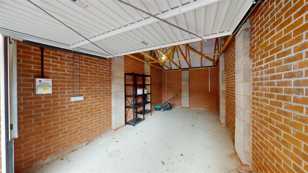 Eardley Close 4 Garage.jpg