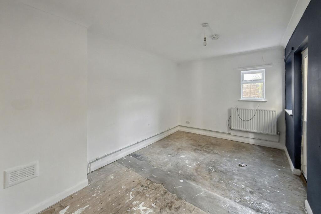 Ground Floor Flat, 18 Bingley Road, London, E16 3JR