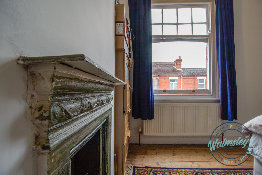Front bedroom fireplace