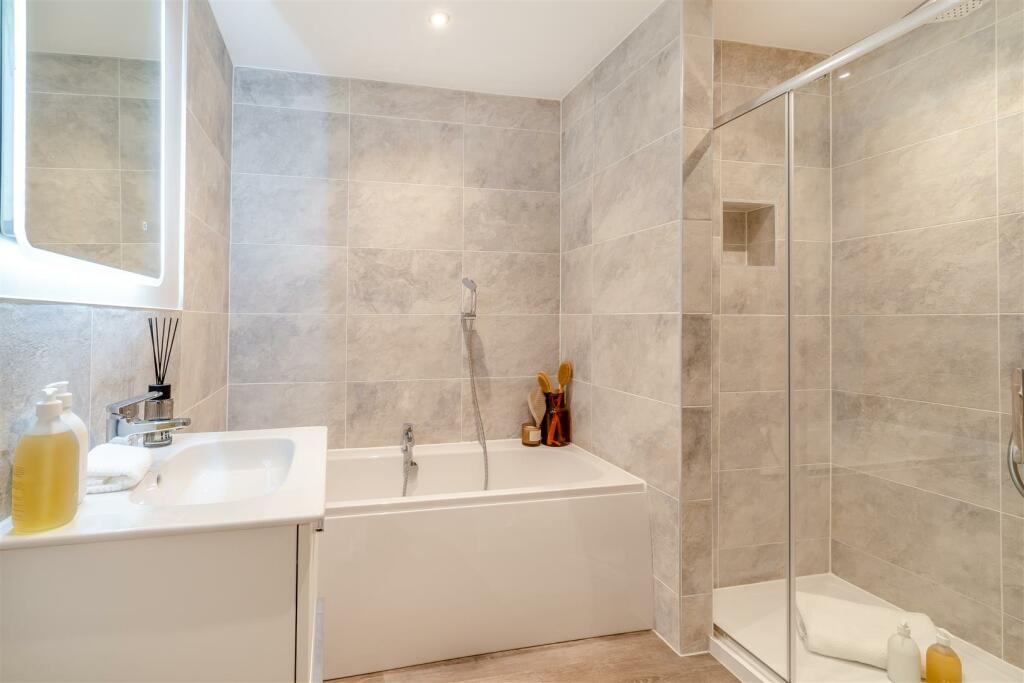 8583344-interior53.jpg