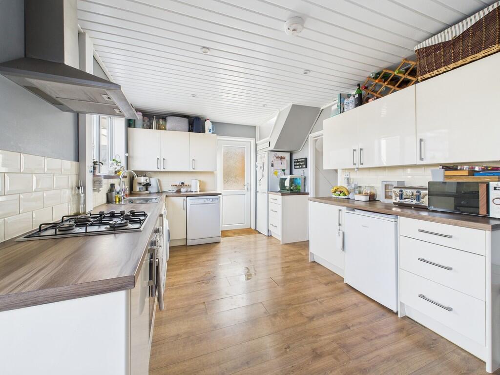 CAM02089G0-PR0575...