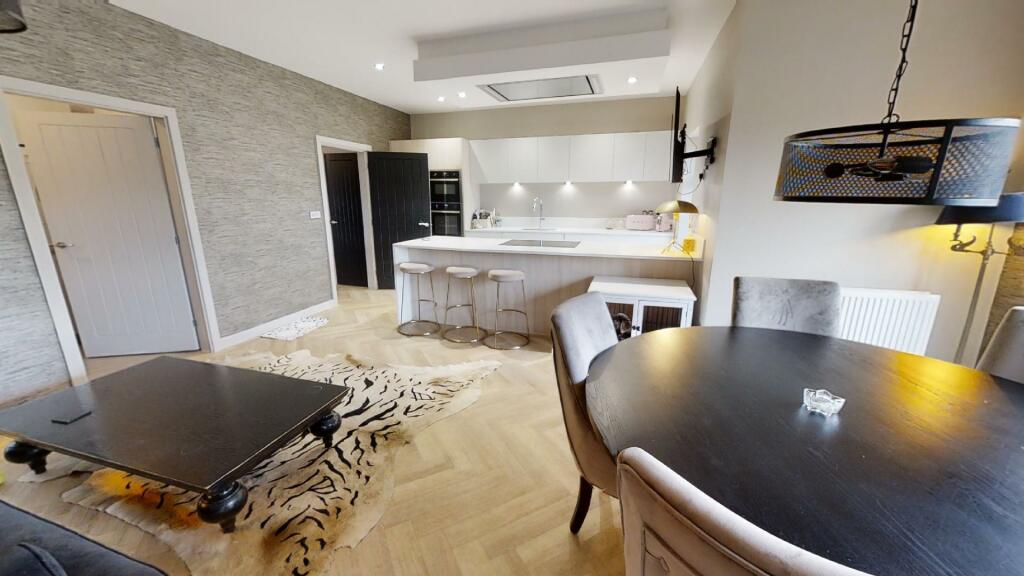 HomeDaze-Presents-Singleton-Drive-M25-5-BED-MODERN