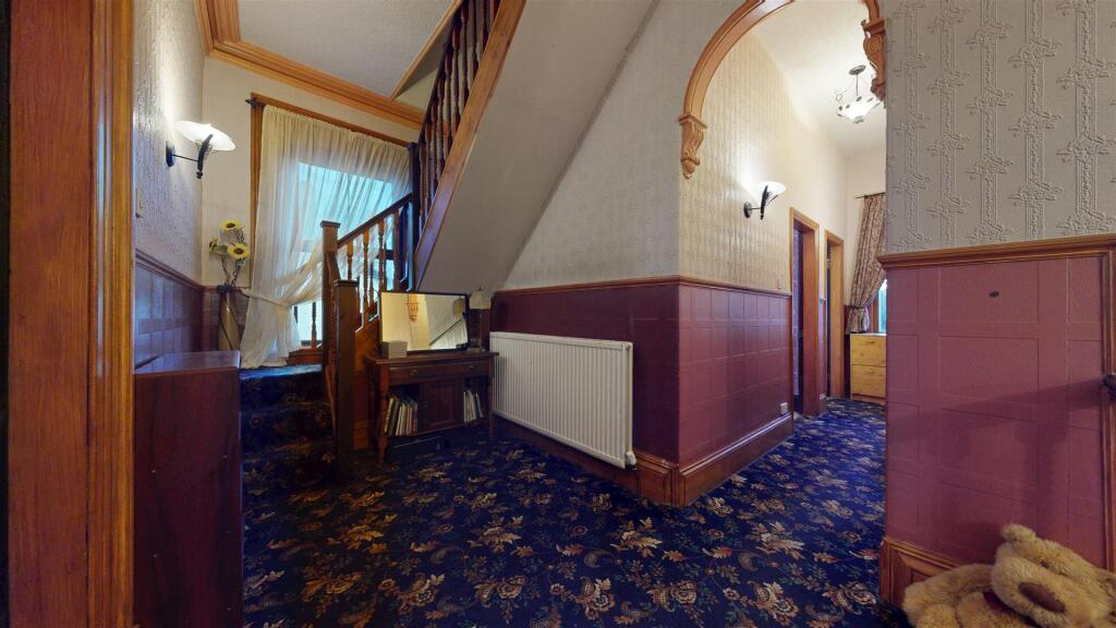 Laurel Road, Landing