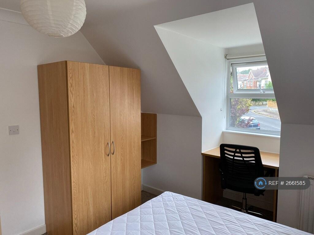 Bedroom 2 Storage &amp; Desk