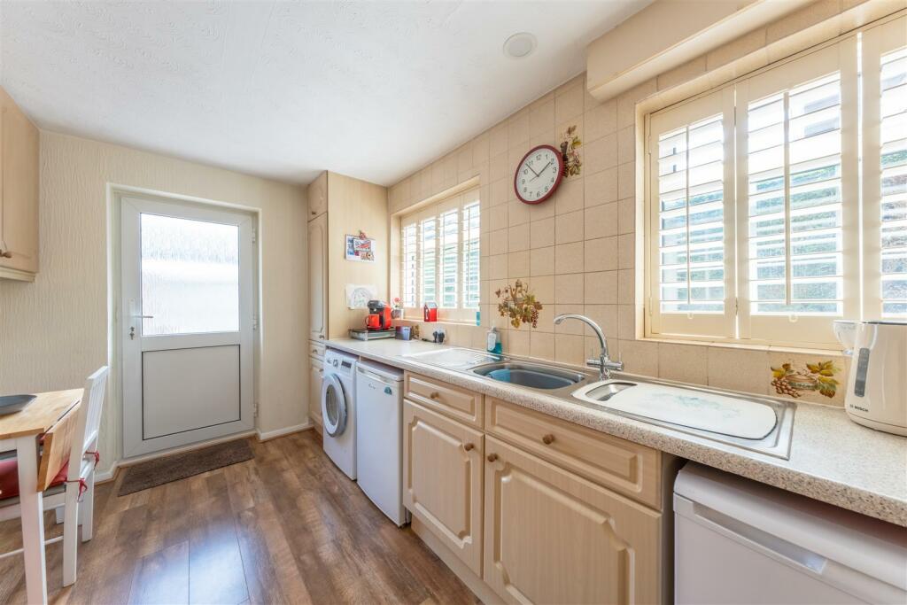 95 Ridings Lane-001.jpg
