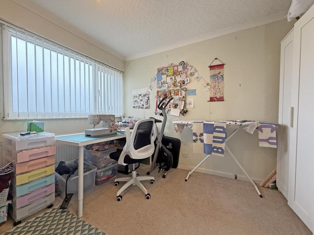 Cockington Walk 14 - Bed 2.jpg