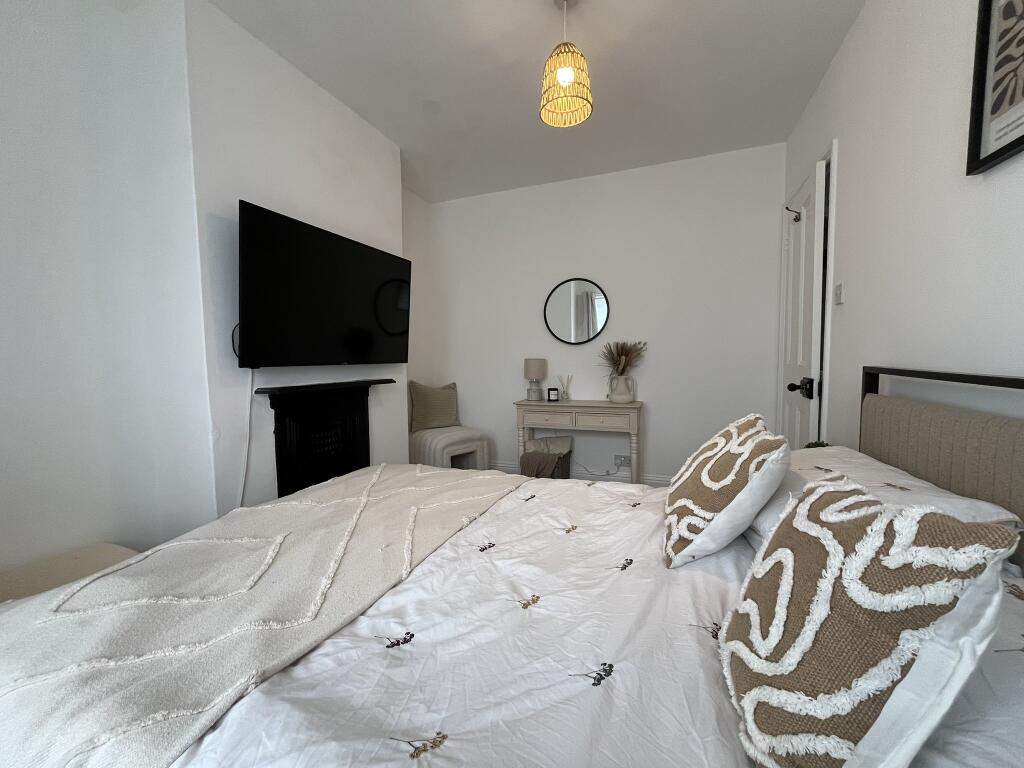 Main Bedroom (2)