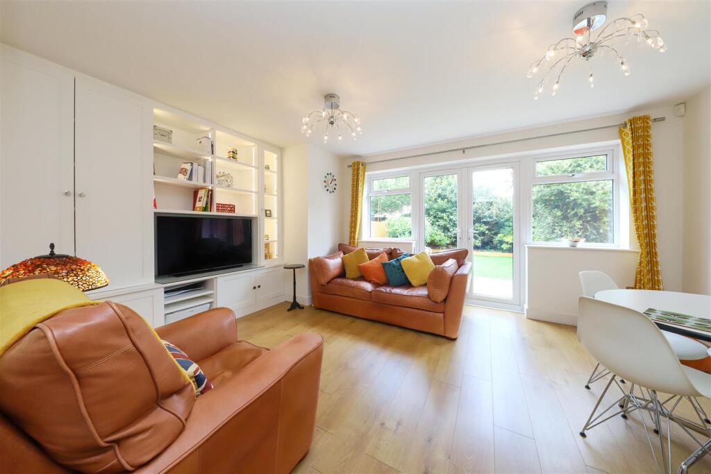 Living / Dining Area