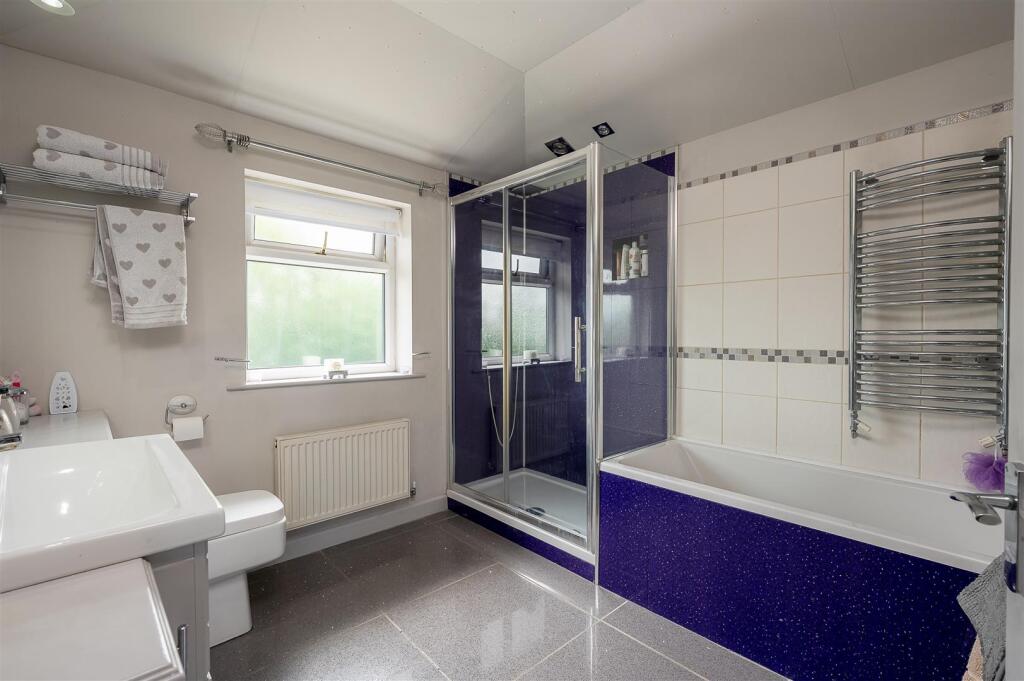 En-Suite Bathroom