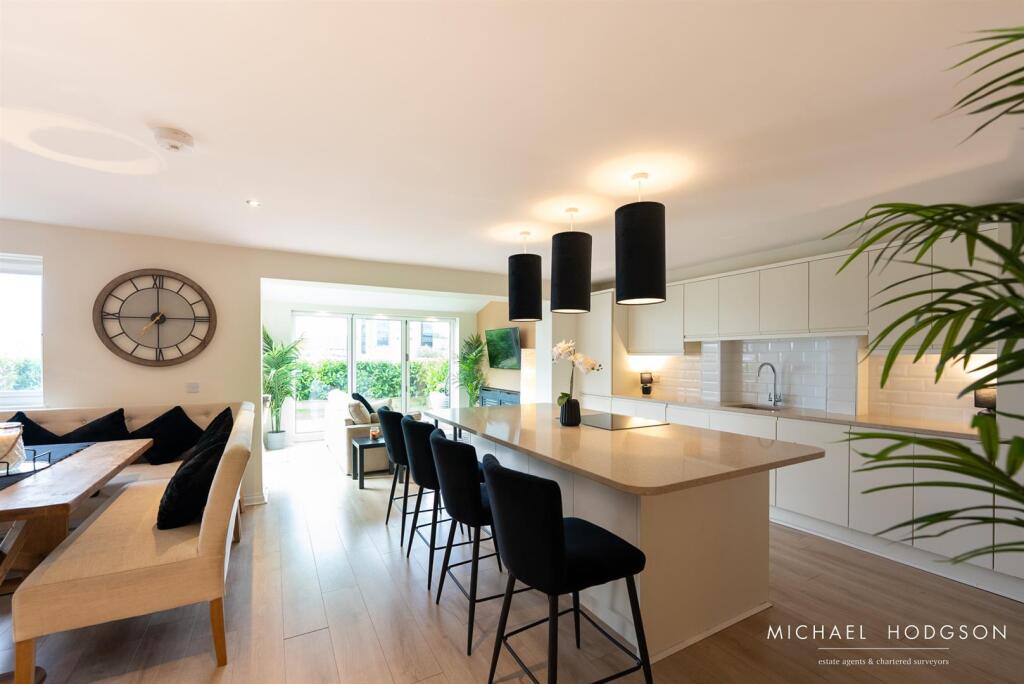 6, Normanby Court-09.jpg