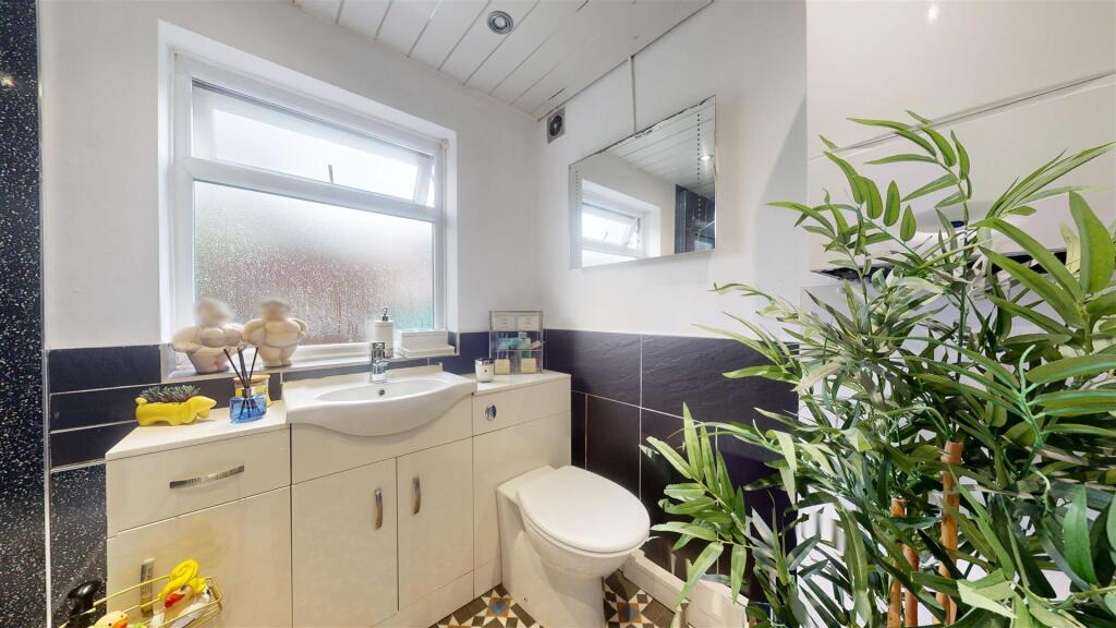 Greenfield Road Bathroom