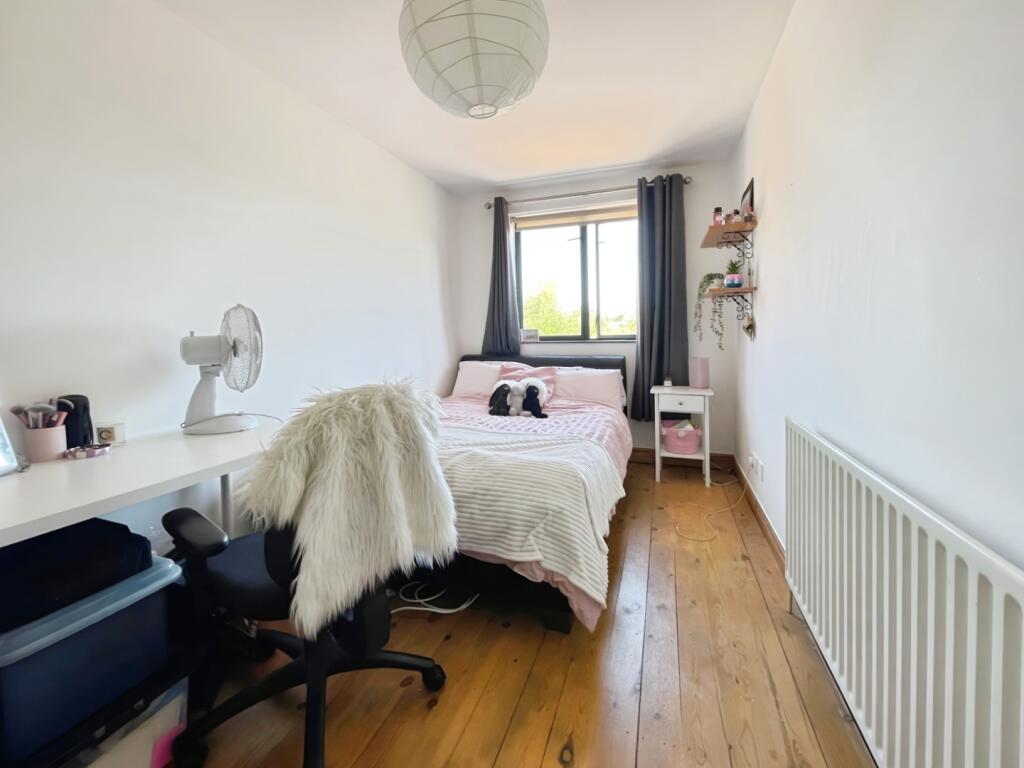 pbox-bedroom-306522.JPG