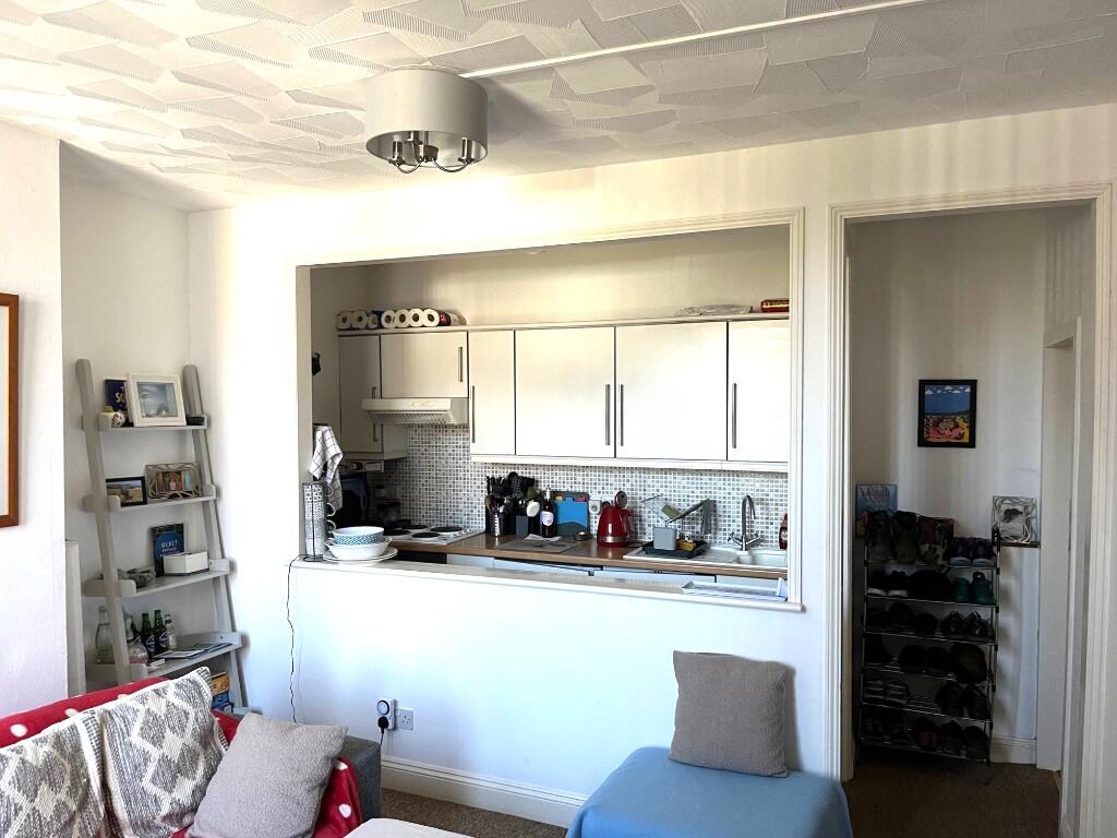 Lounge &amp; kitchen