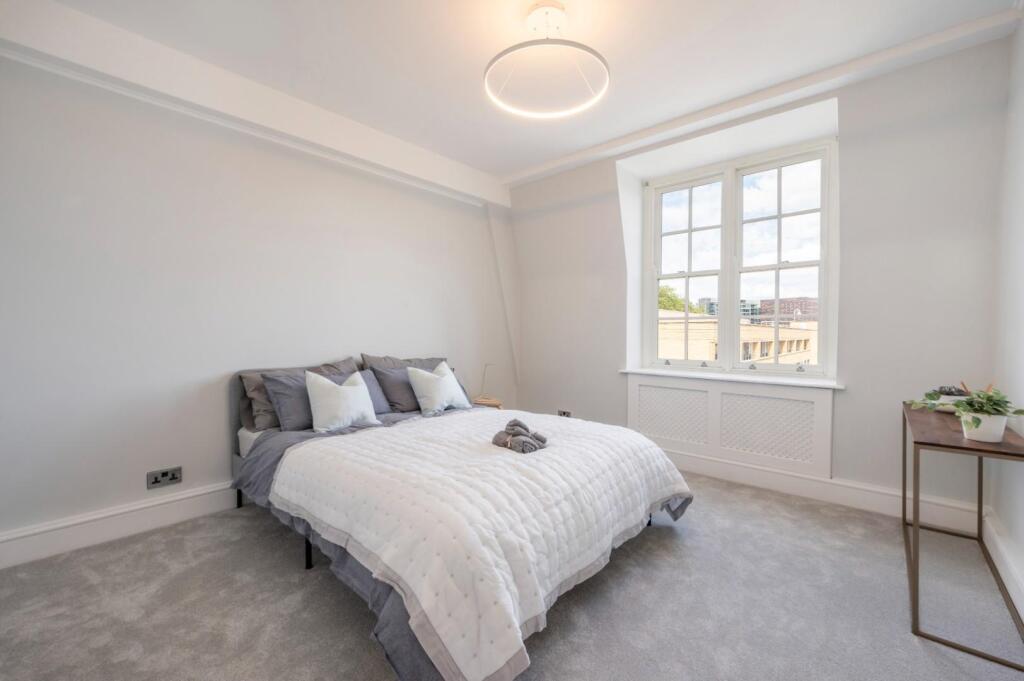 bedroom (2).jpg