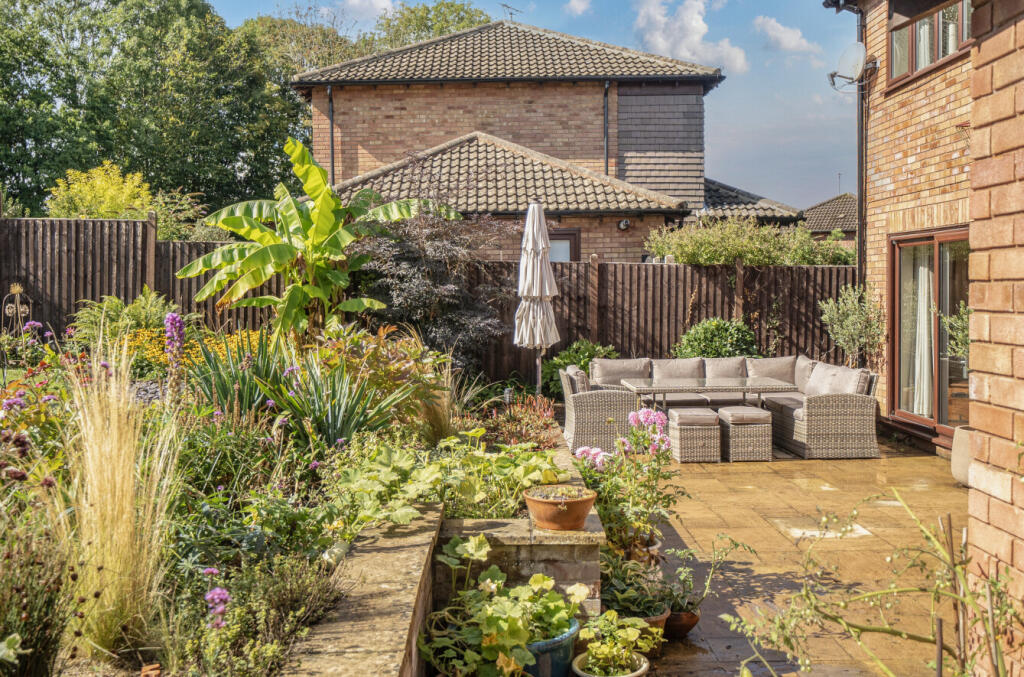 1348549-3-68b9802...