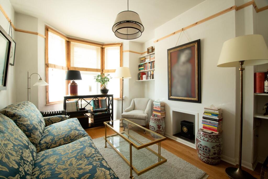 Lounge picture edit.jpg