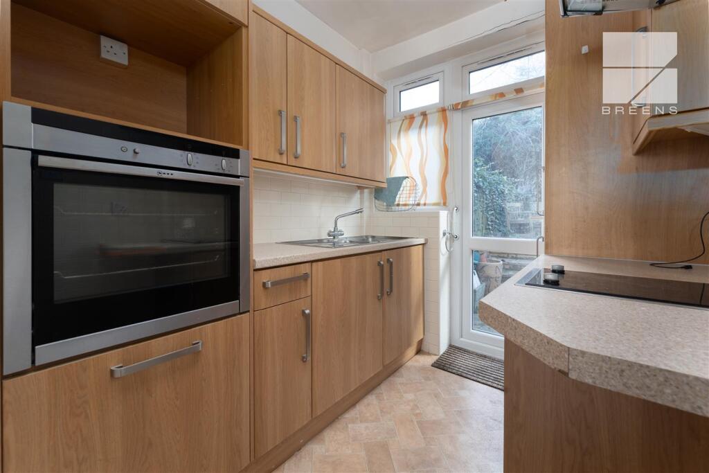 39 Beech Hall Crescent_0012.jpg