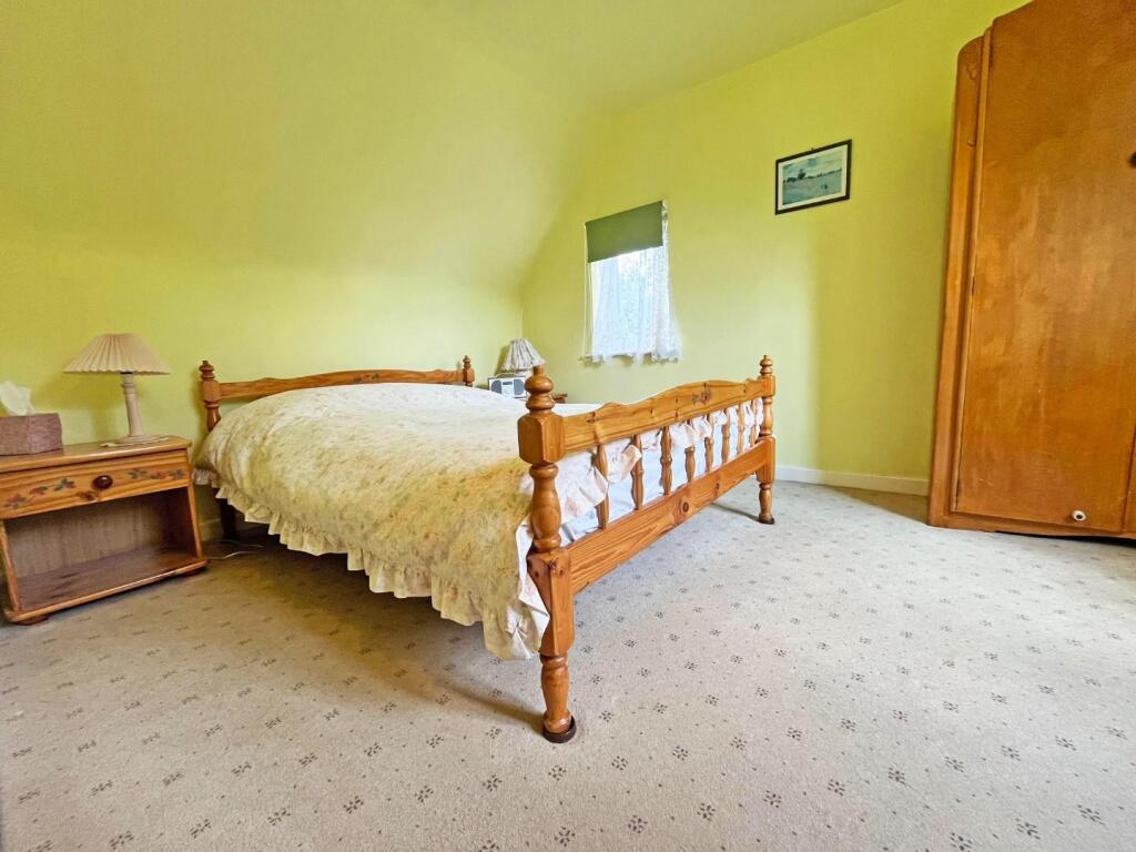 Bed 2.jpg