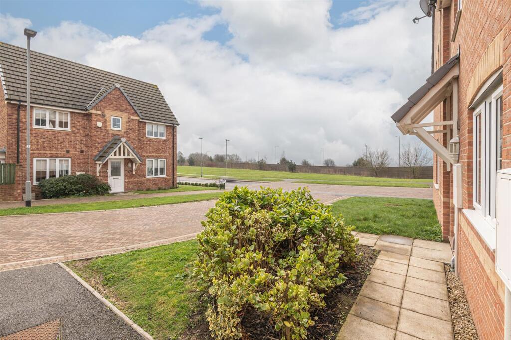 15 - 1 Anderson Lane LS27 0FP.jpg