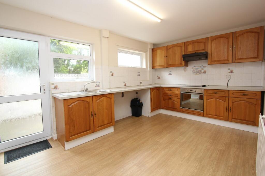 Kitchen/ Dining Room