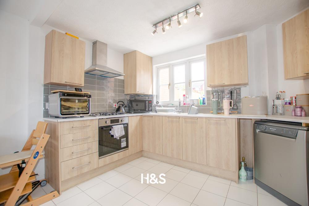 38 anchor lane - kitchen.jpg