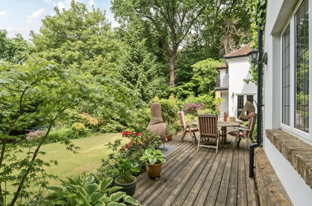 1299882-9-682f395...