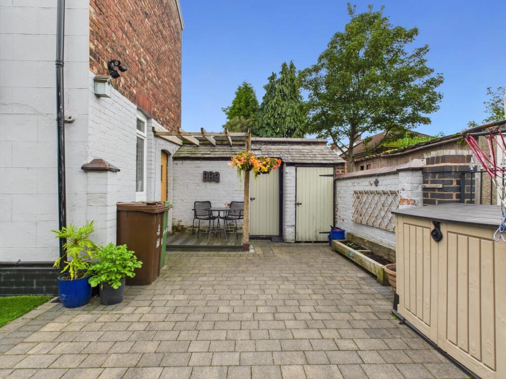 CAM03729G0-PR0103-STILL025