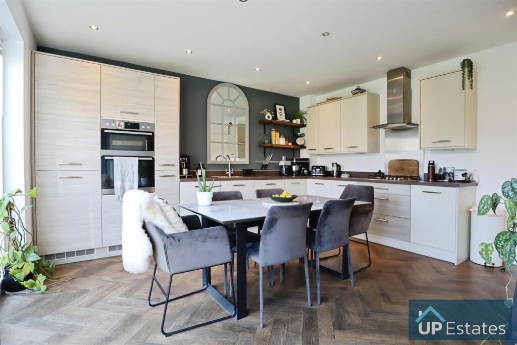 KITCHEN/ DINER