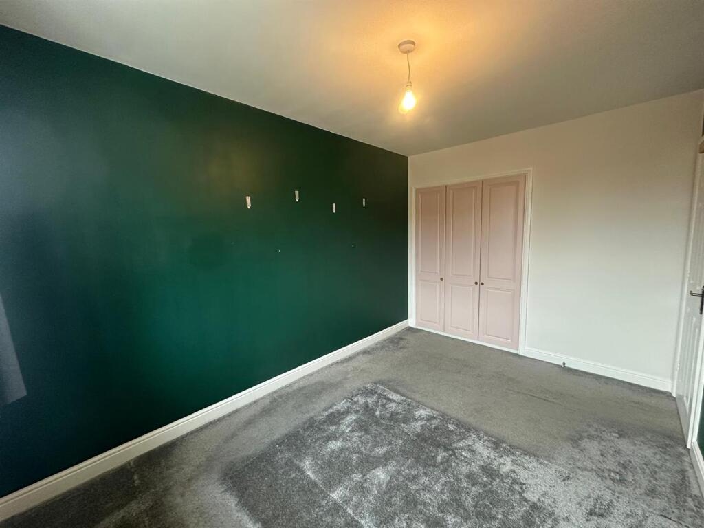 BEDROOM 1: