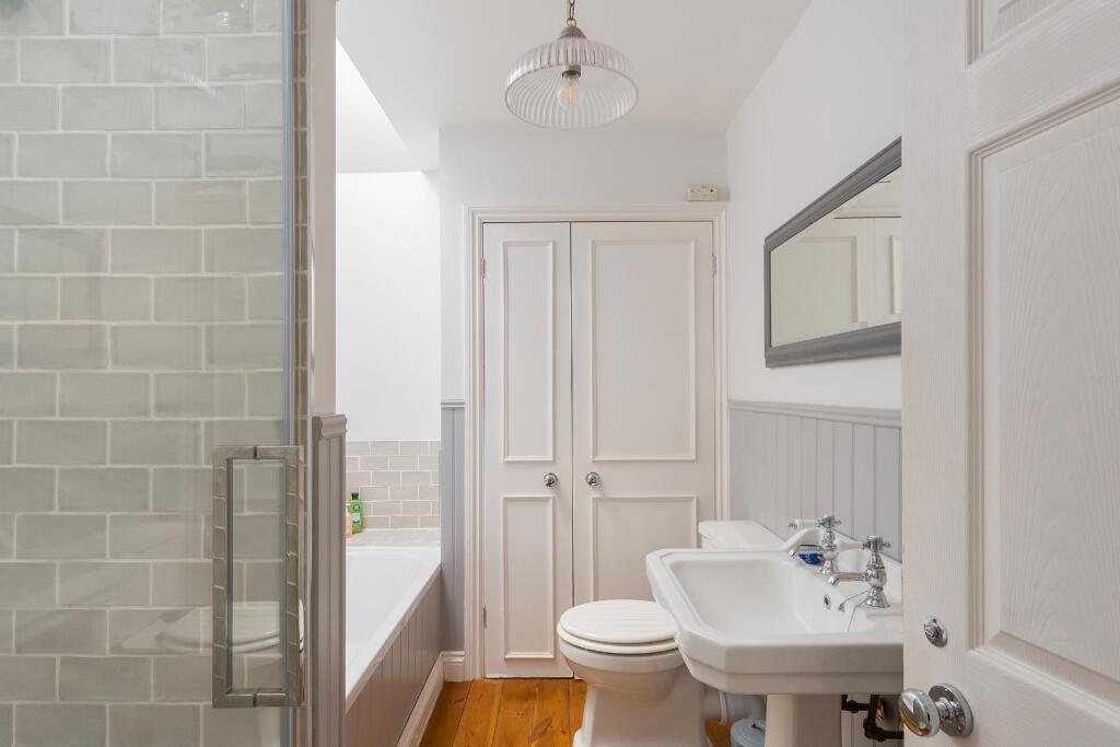 1I1RSE - Bathroom C.jpg