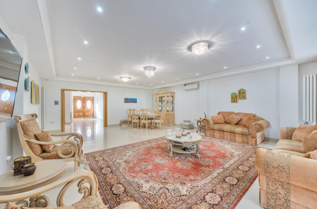 1374418-14-690463...