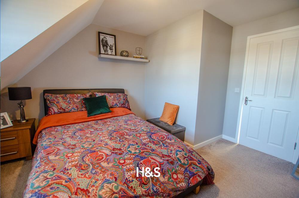 10 kineton croft - master bedroom....jpg