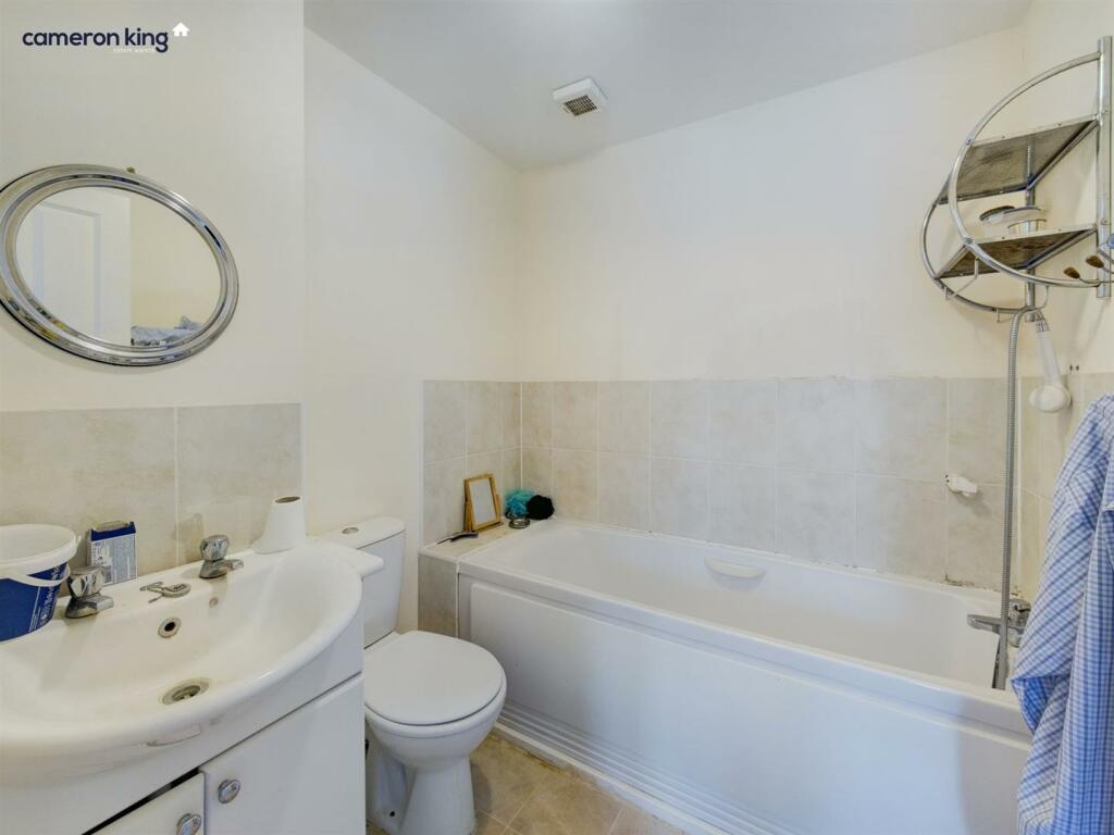 Bathroom 1.jpg