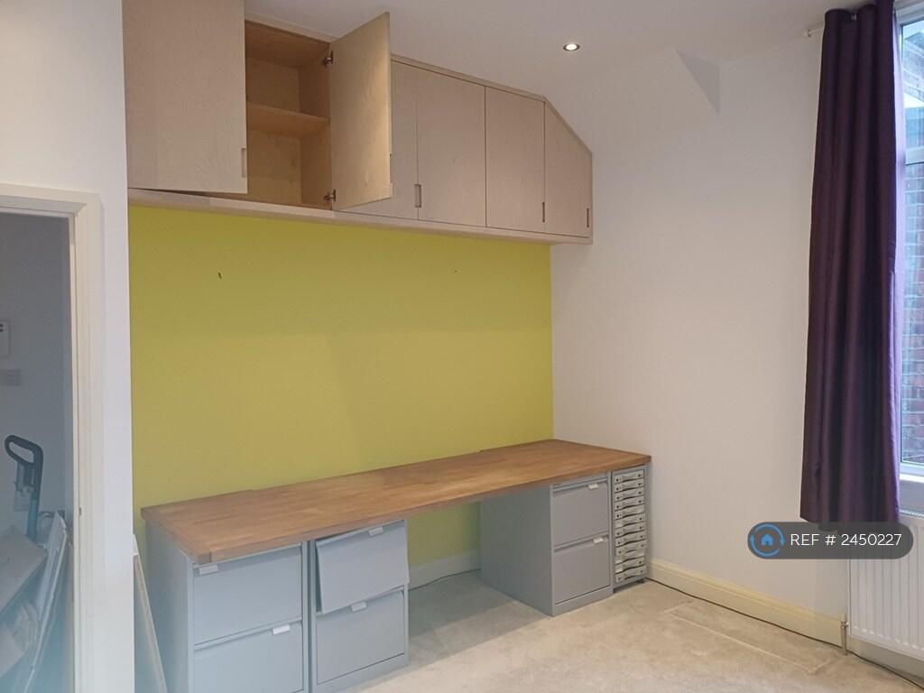 Large Inbuilt Desk And Cupboards