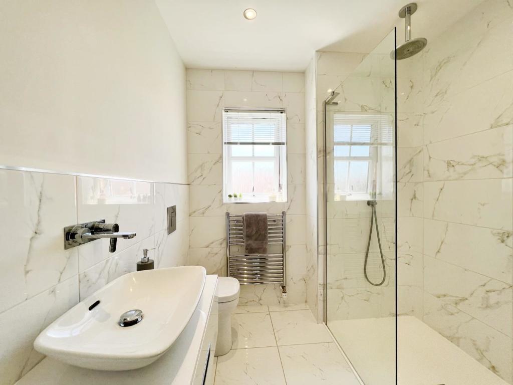 En Suite to Master Bedroom.jpg