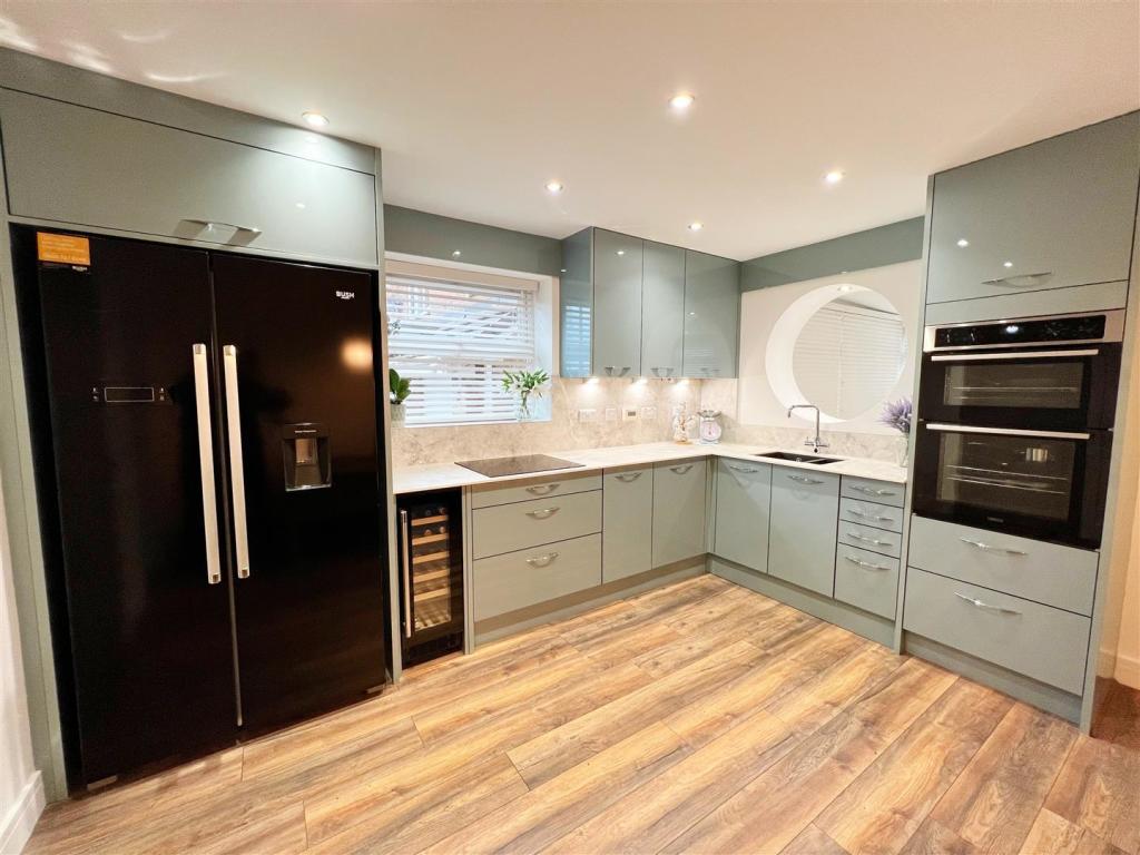Kitchen Diner pic 4.jpg