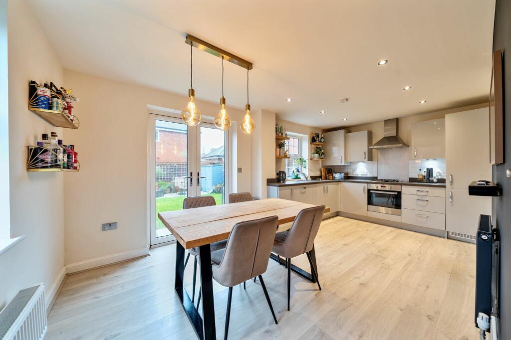 Kitchen/Dining Room (3)