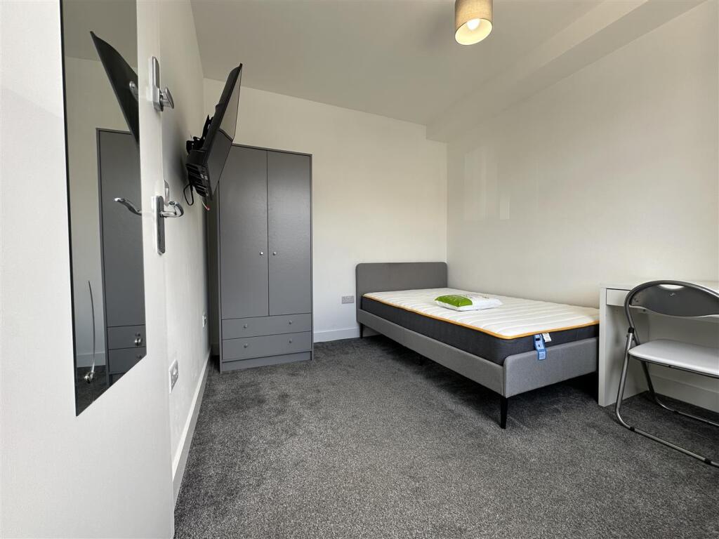 26 Bridgman Grove_Room5